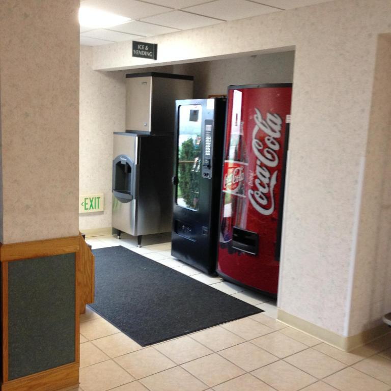 Super 8 By Wyndham Gas City Marion Area Kültér fotó